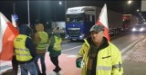 W nocy doszło do zaostrzenia blokady przed granicą w Medyce. Rolnicy: Ktoś chce złamać nasz strajk!