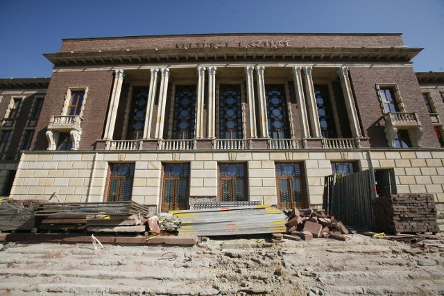 Remont Pałacu Kultury Zagłębia przedłuża się coraz bardziej