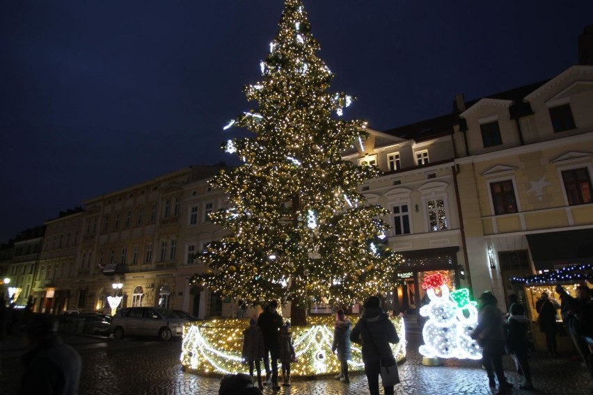 Świąteczne Miasteczko w Rzeszowie oficjalnie otwarto w...