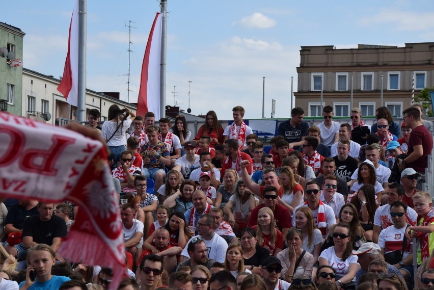 Strefa kibica w Częstochowie. Ponad tysiąc mieszkańców obejrzało mecz Polski z Senegalem
