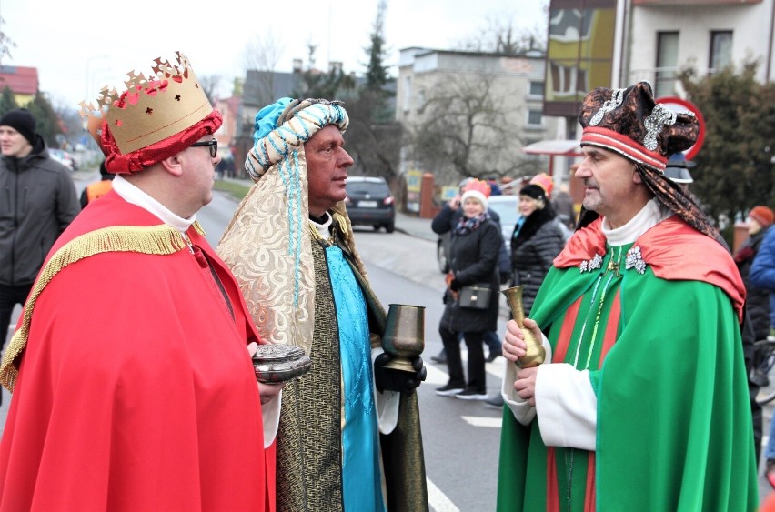 Tłumy mieszkańców Zamościa uczestniczyły w barwnym Orszaku Trzech Króli 