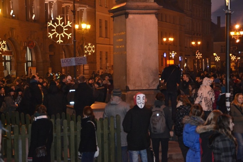 Manifestacja przeciwko ACTA w Toruniu [ZDJĘCIA I WIDEO]