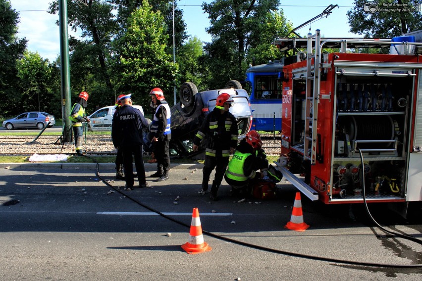 Kraków. Wypadek na al. Jana Pawła II, są ranni [ZDJĘCIA]