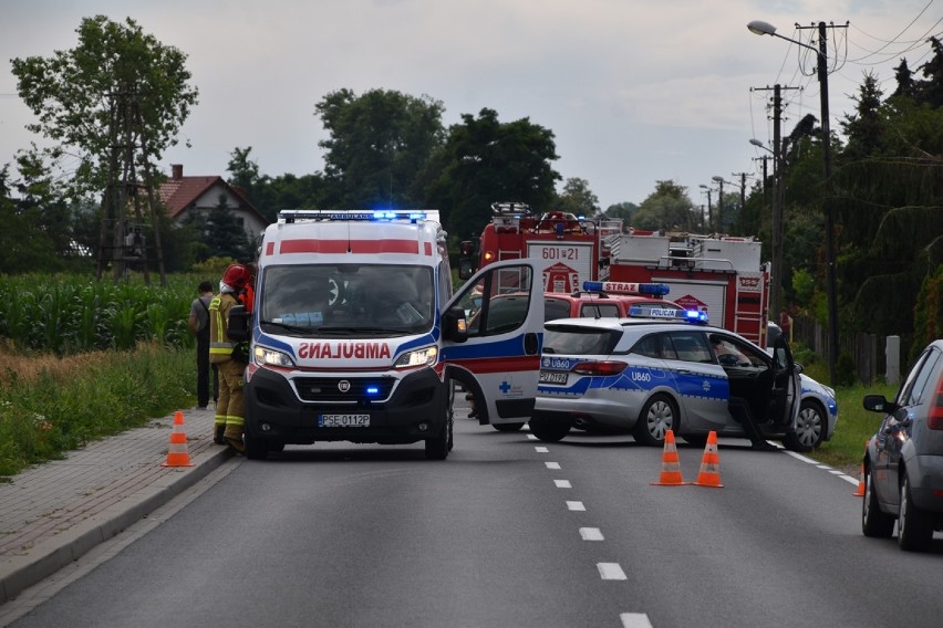 Wypadek pod Śremem. Zderzenie dwóch samochodów na DW 432. Utrudnienia w ruchu