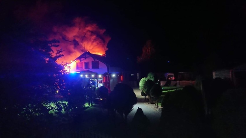 Pożar domu w miejscowości Jabłonna. Strażacy organizują zbiórkę dla poszkodowanej rodziny!