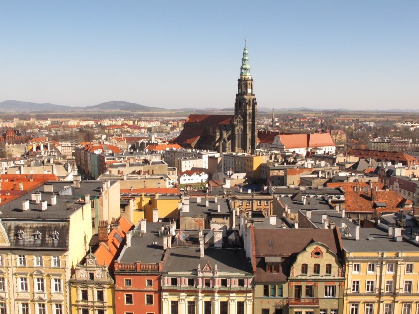 Widok na katedrę z wieży Ratusza w Świdnicy