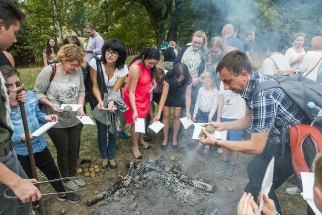 Na Festiwalu Ziemniaka w radomskim skansenie jest zawsze tłum zainteresowanych.