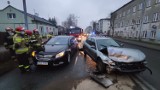 Wypadek na ul. Sulejowskiej (DK12) w Piotrkowie. Zderzyły się trzy samochody, jedna osoba ranna [ZDJĘCIA]