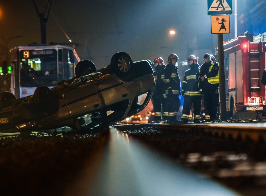 Wypadek na ul. Jagiellońskiej w Bydgoszczy. osobowy fiat...