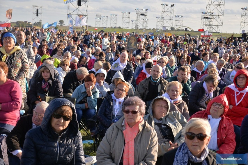 Polska pod Krzyżem 2019. Kilkadziesiąt tysięcy wiernych przyjechało do Kruszyna pod Włocławkiem [zdjęcia - II część]