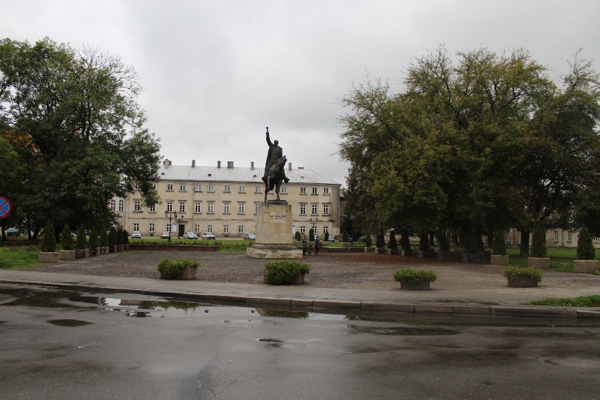Pałac Zamojskich:

Dawna rezydencja założyciela miasta Jana...