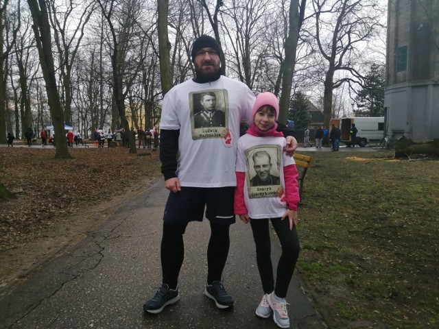 Do biegu przygotowywał się także pan Irek i jego córka Natalia, którzy uczestniczą w wydarzeniu od kilku lat.