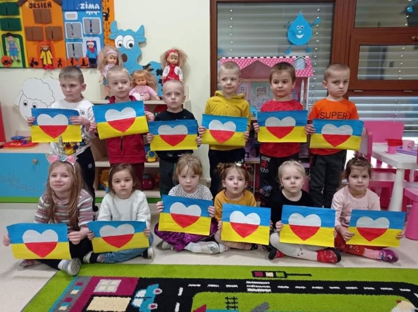 Przedszkolaki z Wierzbicy solidarne z dziećmi z Ukrainy. Zobacz zdjęcia