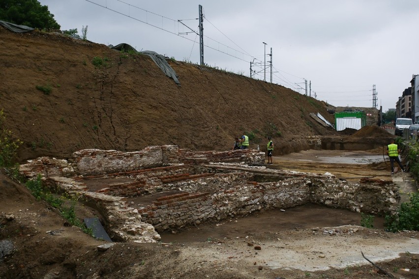 Kraków. Archeolodzy w rejonie ul. Miodowej. Są znaleziska przy modernizacji linii kolejowej [ZDJĘCIA]