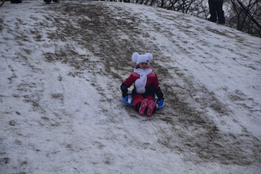 Zimowe szaleństwa w Parku Przyjaźni w Kaliszu. ZDJĘCIA