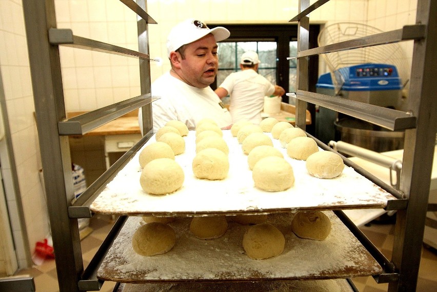 Sławno. Zobacz jak się robi pączki na Tłusty Czwartek