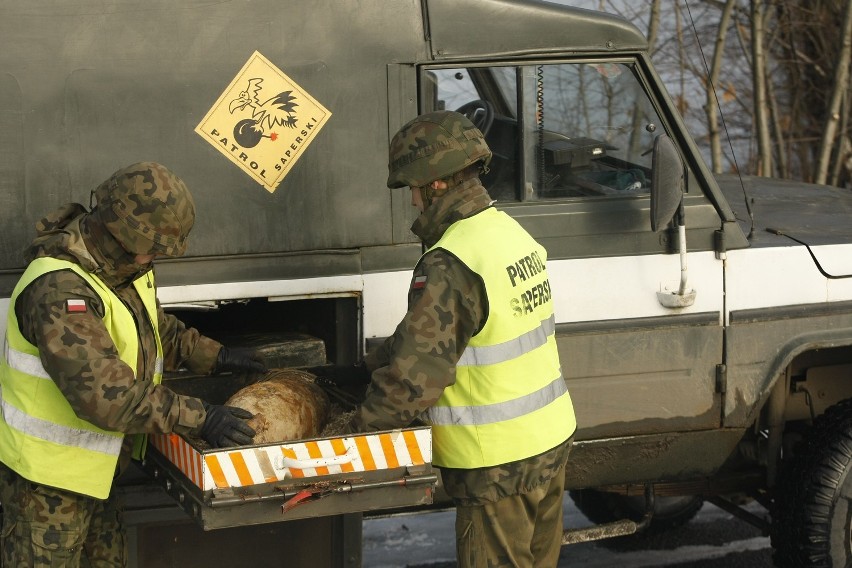 Częstochowa: pocisk znaleziony przy Szkole Podstawowej nr 1. Ewakuowano 250 osób