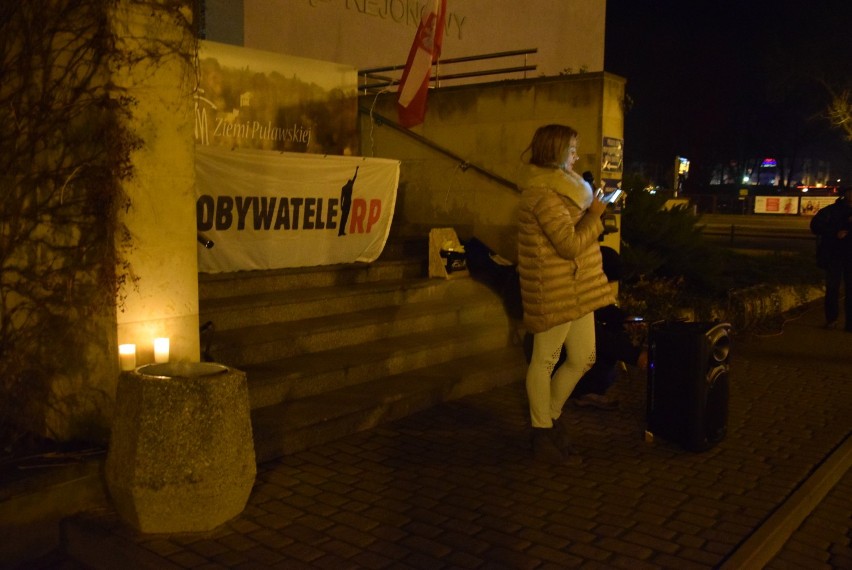 Puławy: Protestowali przed sądem przeciwko ustawom PiS (ZDJĘCIA)