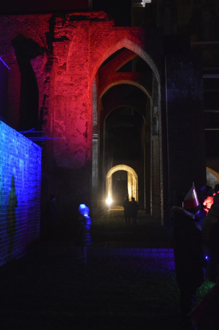 Zobacz wnętrze ruin kościoła św. Mikołaja w nocnym oświetleniu [ZDJĘCIA]