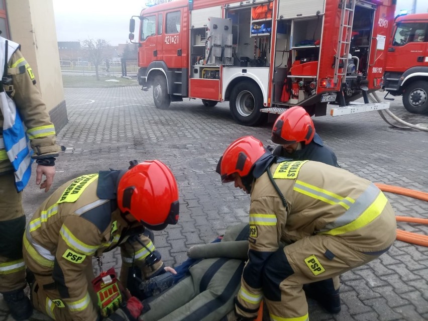 23 i 26 lutego oraz 2 marca świebodzińscy strażacy ćwiczyli...