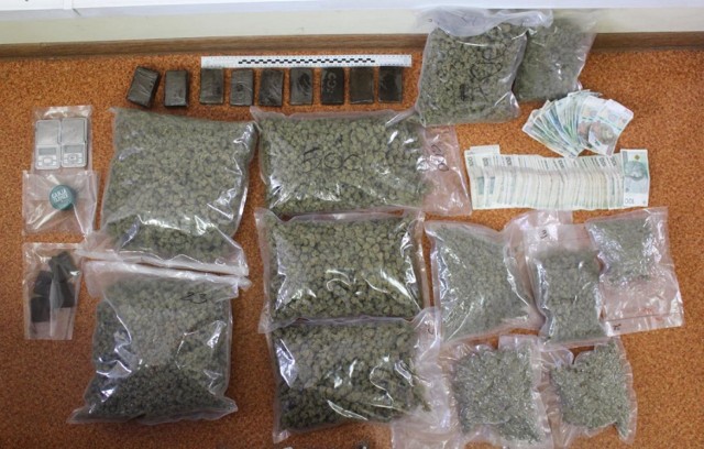 Narkotyki i sprzęt do ich porcjowania znalezione przez wadowicką policję