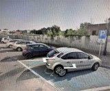 Blaszany płot na Królowej Jadwigi. Google Street View pokazuje jak zmienia się Leszno