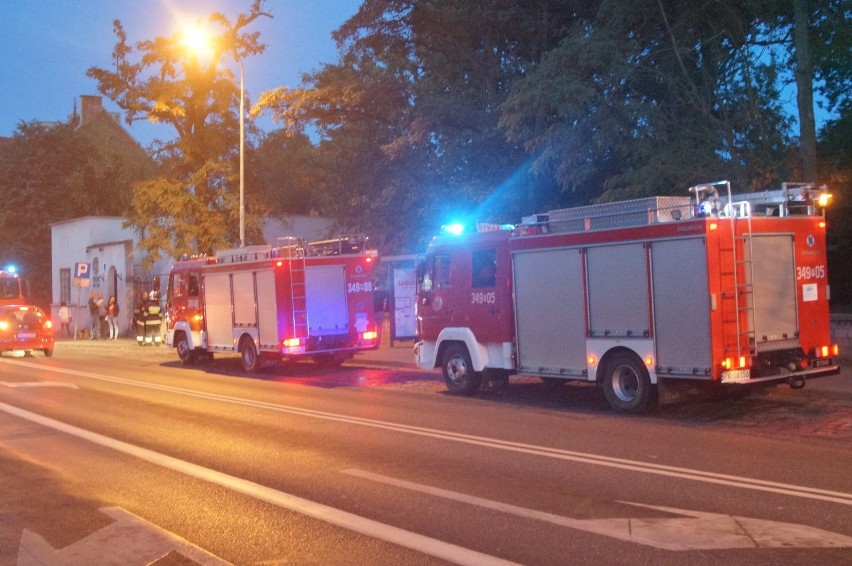 Racowisko przy ulicy Legionów w Kaliszu postawiło strażaków na równe nogi [FOTO]