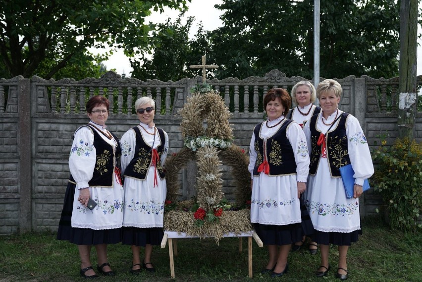 DOżynki parafialne - IX Festyn Kaszubski w Tuchomiu