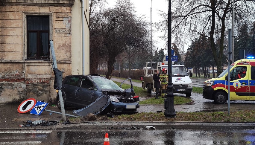 Wypadek w centrum Piotrkowa na skrzyżowaniu  Kopernika i 3...