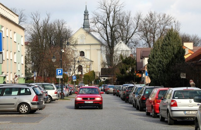 Gdy inwestycja zostanie zrealizowana, miasto ominą ciężarówki i inne, ciężkie pojazdy. Wyprowadzenie ruchu tranzytowego pozwoli także wyeliminować część korków, które utrudniają życie mieszkańcom. Na zdjęciu centrum Hrubieszowa