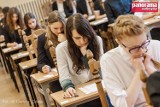 W I Liceum Ogólnokształcącym z Oddziałami Dwujęzycznymi w Wałbrzychu egzamin zaczęło 128 osób