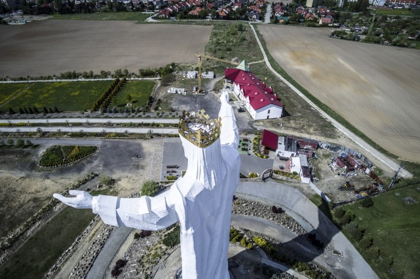 Figura Jezusa Chrystusa Króla Wszechświata to żelbetowa...