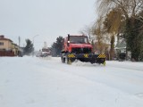 Służby drogowe w Kraśniku walczą z atakiem zimy! Sprawdź do kiedy potrwają silne opady śniegu!