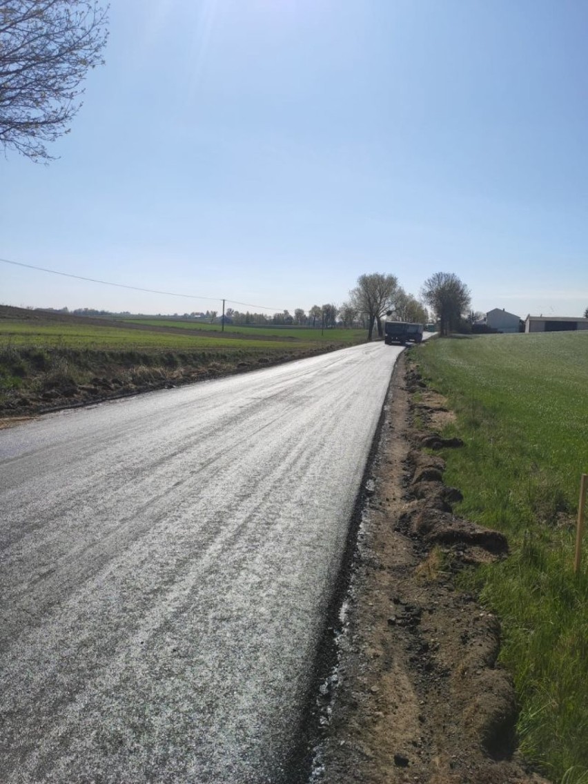 Trwa remont drogi powiatowej Szychowo – Chełmonie. Prace...