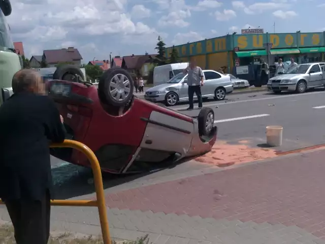 Zdjęcia z wypadku, zrobione o godzinie 12.16