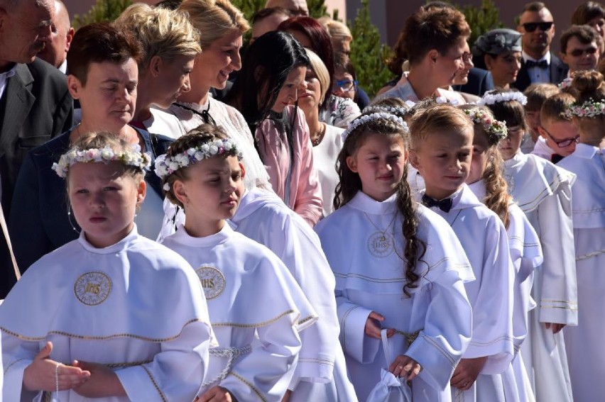 Komunia w Chodzieży: W parafii św. Floriana sakrament przyjęła druga grupa dzieci [FOTO]