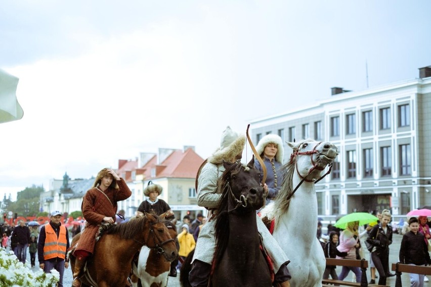 Parada Branickich w Białymstoku. Husaria przeszła przez centrum miasta (zdjęcia)