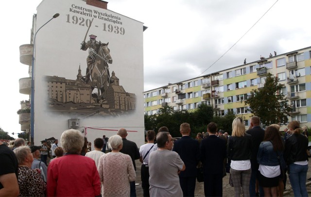 Dziś, 1 września 2021 r.,  oficjalne odsłonięto mural na kamienicy przy ul. Chełmińskiej 84 w Grudziądzu.