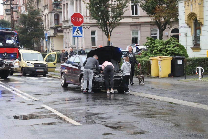 Wypadek na skrzyżowaniu ulic Andersa i Wojska Polskiego w Legnicy [ZDJĘCIA]