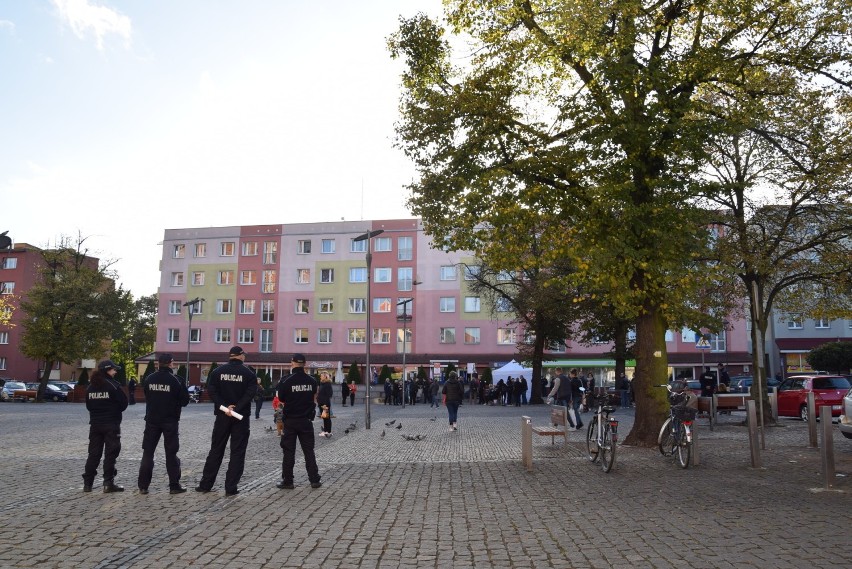  Protest kobiet na Rynku Staromiejskim. Chcą same decydować o sobie 