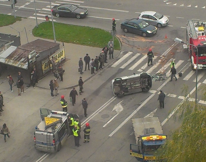 Wypadek na skrzyżowaniu ul. Tysiąclecia i Piastowskiej w...