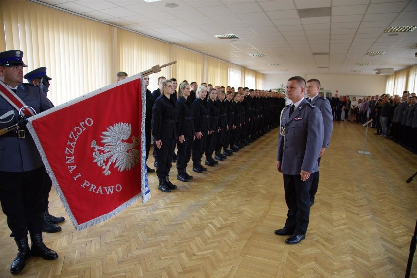 Słowa roty ślubowania wybrzmiały dzisiaj w sali...