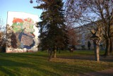 Kolejny mural pojawił się w Kaliszu. "Ogród wyobraźni" stworzył Ziemowit Fincek ZDJĘCIA