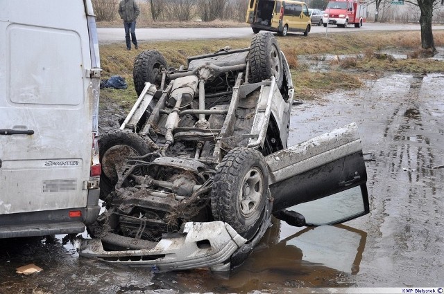 Policjanci z Siemiatycz zostali powiadomieni o poważnym zderzeniu dwóch pojazdów. Do wypadku doszło na trasie relacji Olszewo - Skórzec w gminie Perlejewo. Ze wstępnych ustaleń wynika, że 19-letni kierowca terenowego suzuki jechał od strony miejscowości Moczydły Pszczółki w kierunku Perlejewa. 

Potrącenie 63-latki na przejściu [zdjęcia]