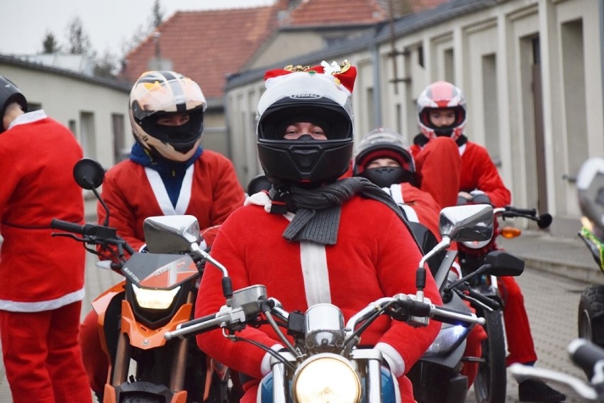 W Śremie widziano grupę Świętych Mikołajów na motocyklach!...