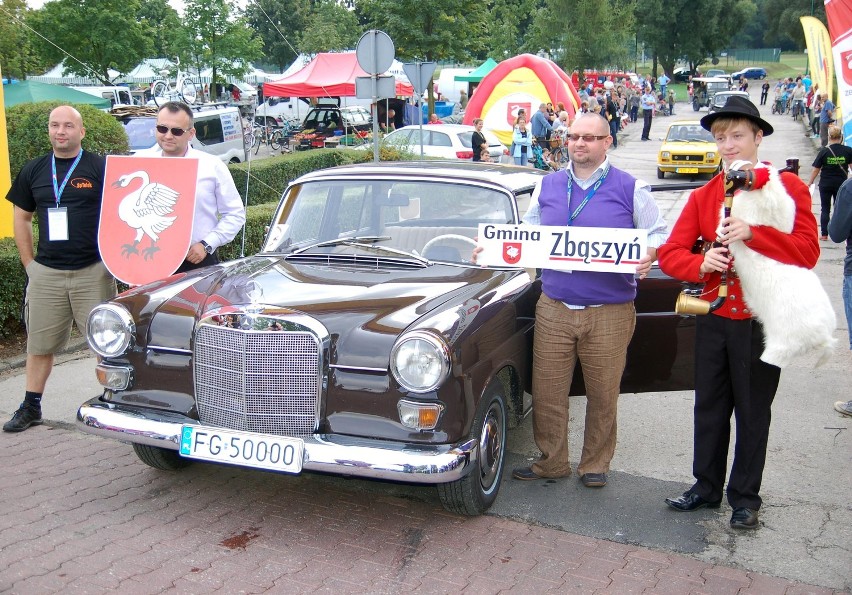 Zbąszyń. Zlot starych samochodów. Rajd samochodów. [ZDJĘCIA,VIDEO]