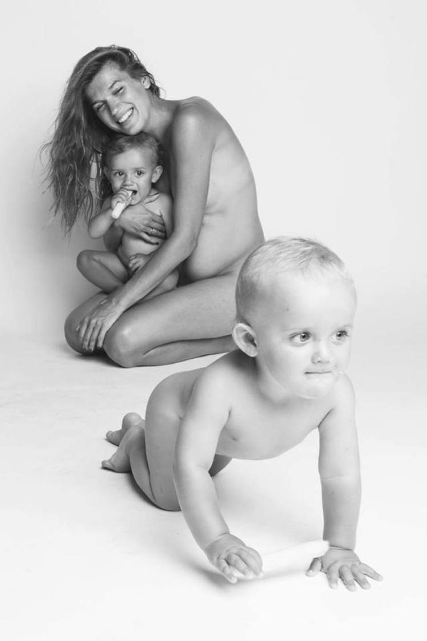 Warszawski fotograf robi zdjęcia nagim matkom z dziećmi. Podoba wam się taka sztuka?