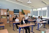 Wyniki egzaminu ósmoklasisty 2023 w Zduńskiej Woli. Jak poszło uczniom szkół podstawowych? ZDJĘCIA