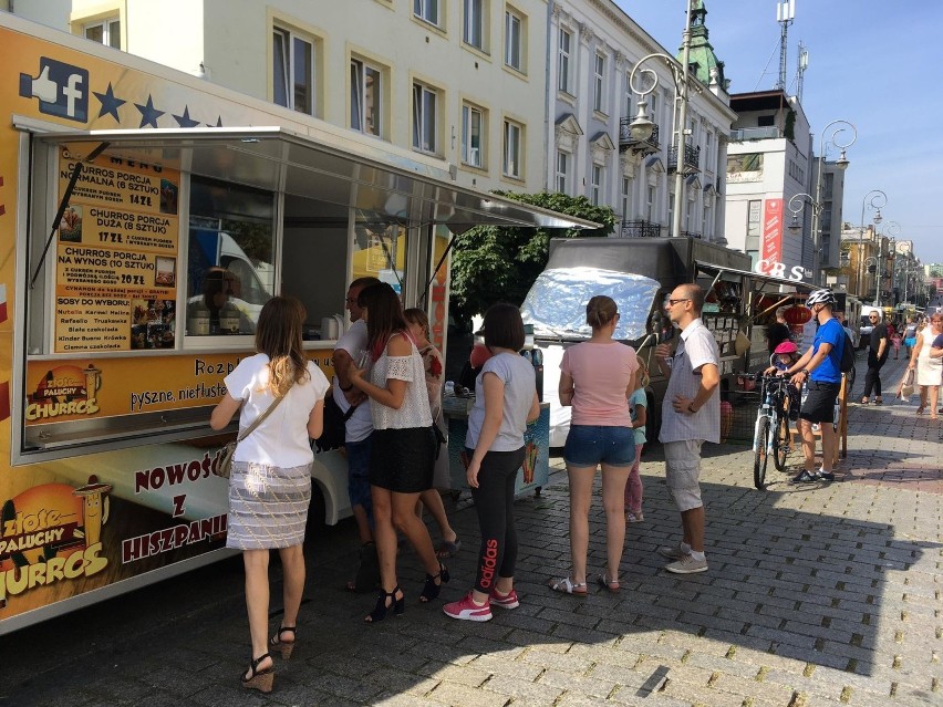 Od piątku na kieleckim deptaku parkują najlepsze food trucki...