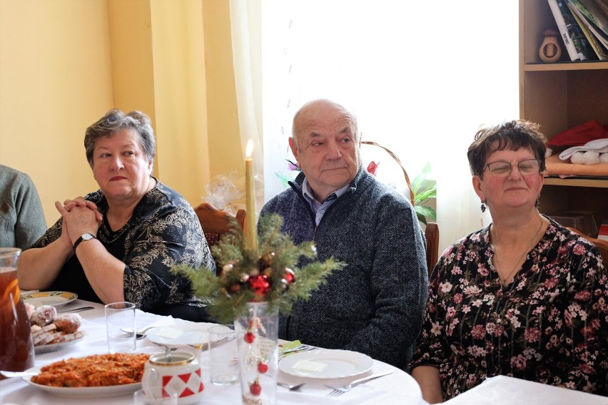 Wigilijne spotkanie z seniorami w Leśniowicach. Zobacz zdjęcia